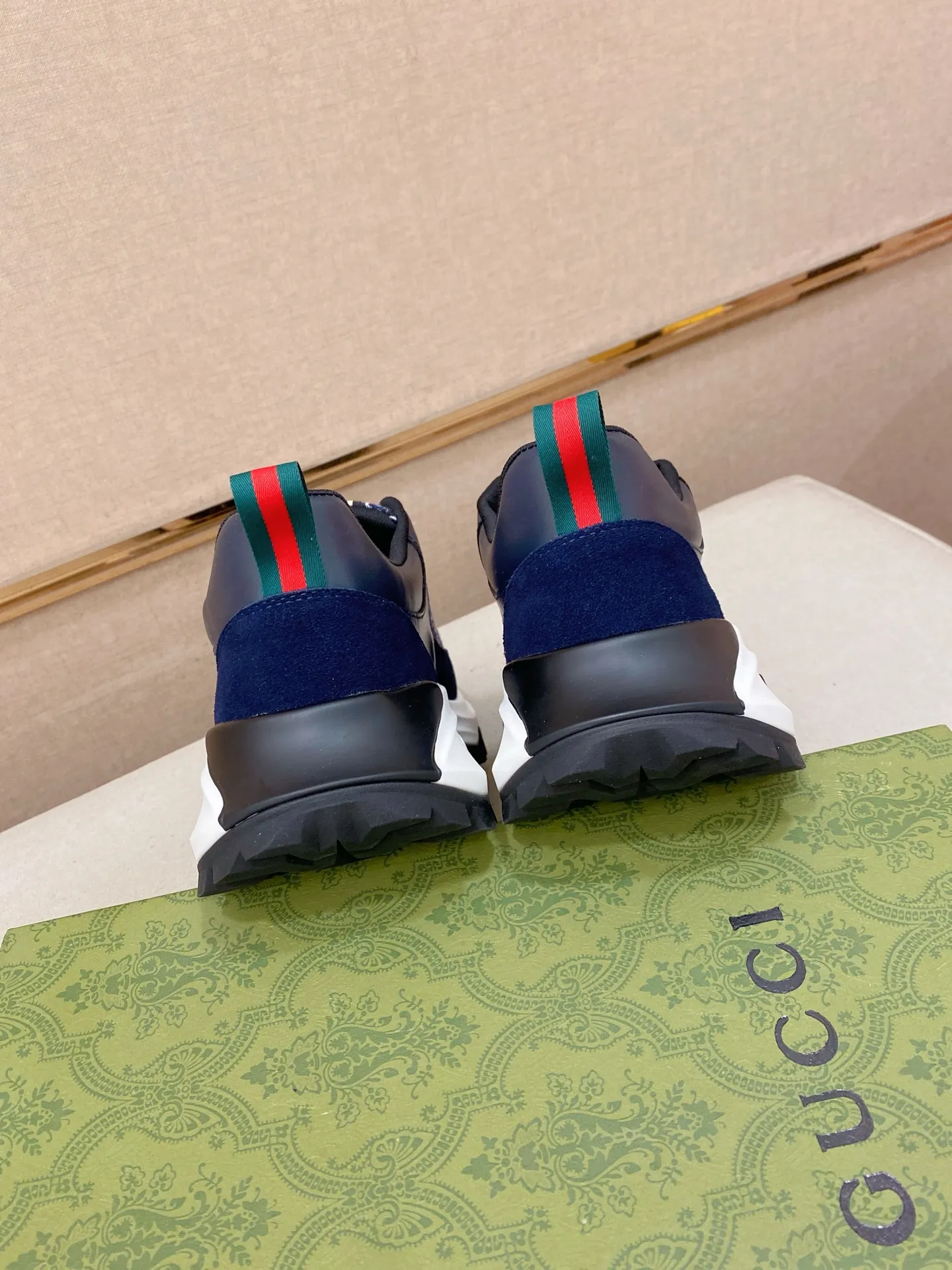 Men's clothing and shoes💰:462💰 (GUCCI) The latest model from the official website🎁🎁Casual and fashionable men's shoes👟, hot style💥The version is simple and elegant, exclusive for trendy men. The unique latest brand elements from the official website👑Original Gucci decoration, fashionable and generous, the fabric is original cowhide ✅Mesh breathable lining, the official website specifies wear-resistant casual outsole, the classic model is taken in kind at the counter🎬38-44 (can be customized for 45 non-refundable)